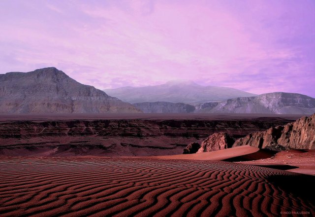 Die Stygis Catena am Morgen.Die am Schildrand des Elysium Mons liegenden Senken sind Collapse Pits des sechstgrößten Marsvulkans.Das Patapsco Vallis liegt weiter südöstlich.